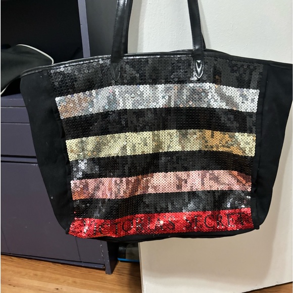 Victoria Secret - Picture 1 of 2